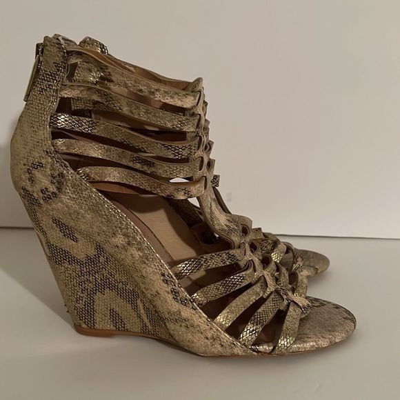 Betsy Johnson Bonito Womens Wedge Shoes Size 7 - Picture 3 of 3